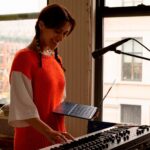 Geek Squad Certified Refurbished MacBook Air 13.6" Laptop - Apple M2 chip - 8GB Memory - 512GB SSD - Midnight - Image 4